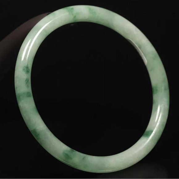VINTAGE Medium jadeite Green:White Jade Bangle Size 59mm Round Princess Cut G123 - Picture 2 of 4